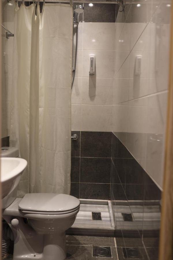 New Midtown Hostal El Cairo